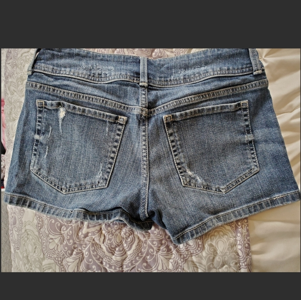 Shorts - Picture 2 of 3